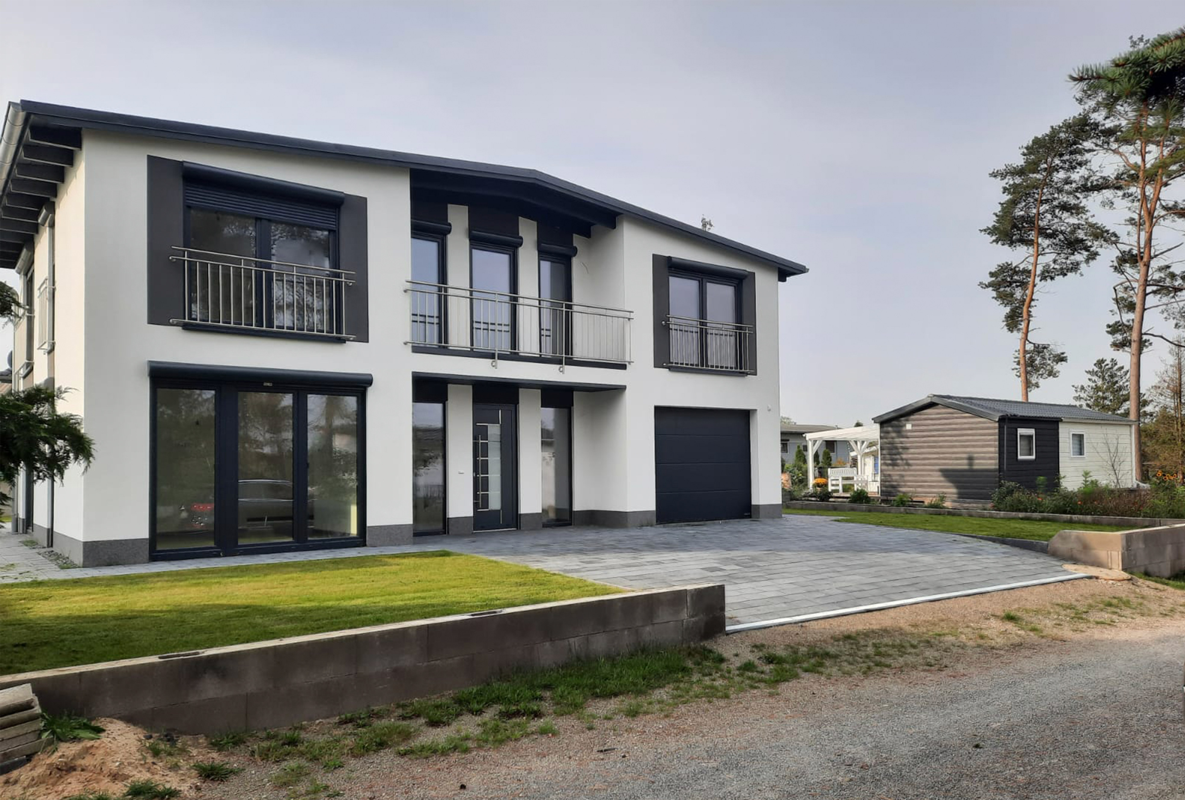 Custom expansion house with flat roof