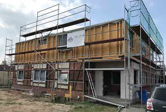 Extension Upwards – The ideal method to extend and upgrade your old house. Old walls often lack the strength for a solid upward extension — a lightweight timber structure is the perfect solution.