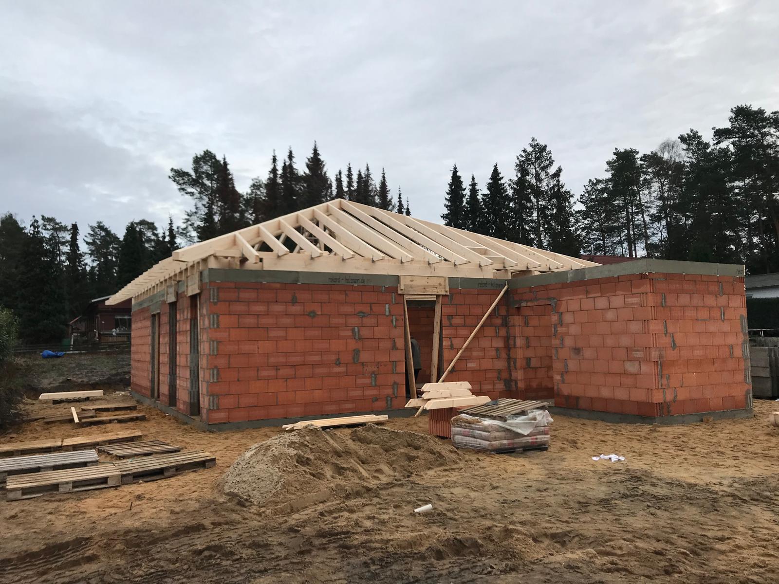 Solid Construction – Construction of foundations and base slabs, precast ceilings, brickwork with facing bricks and clinker façades, thermal insulation composite systems (ETICS).